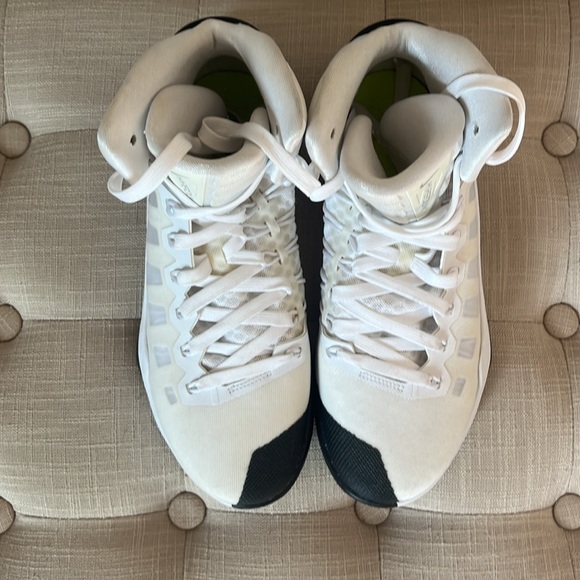 Nike Zoom Hyperdunks - Picture 2 of 6